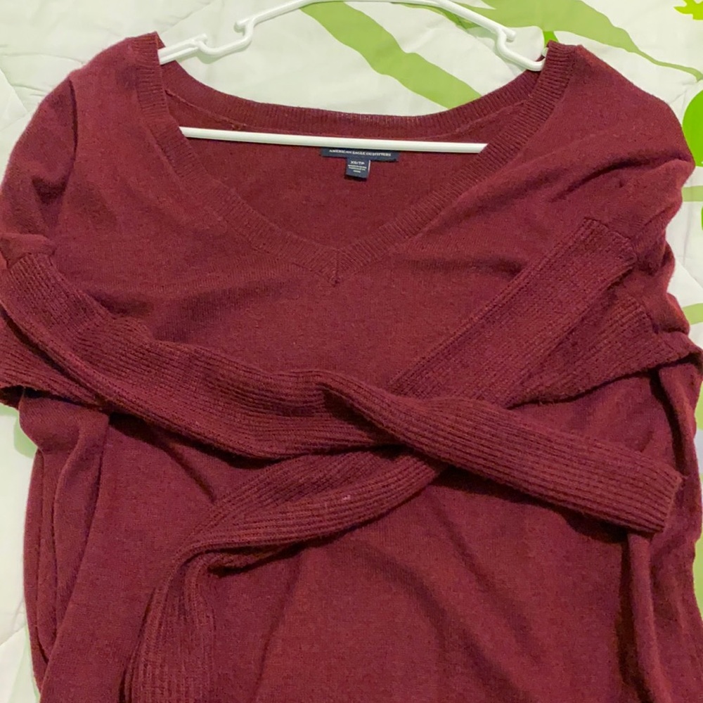 American Eagle Maroon sweater